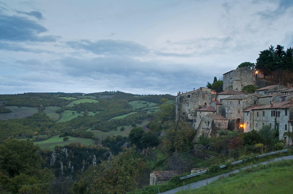 7 cose da sapere sul Monte Amiata: tra borghi, parchi naturali e centri spirituali, per visitare la Toscana più autentica e poco conosciuta