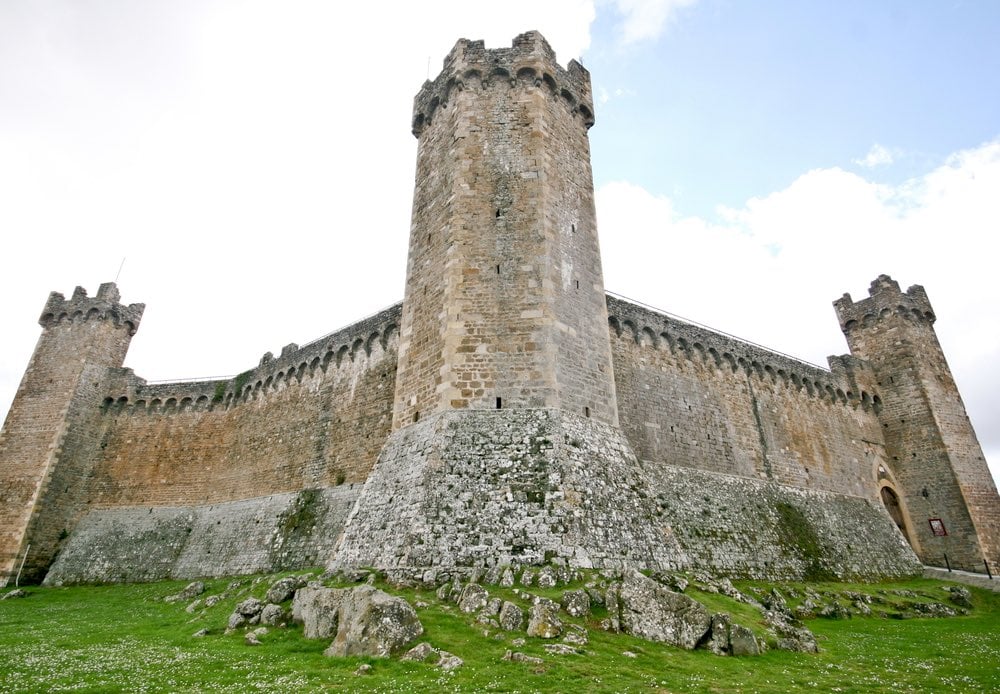 Il Castello di Monticiano si trova nella Val di Merse in provincia di Siena.