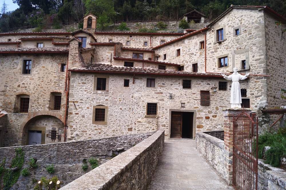 Vista su Le Celle di San Francesco a Cortona, l'eremo toscano fondato da San Francesco d'Assisi.