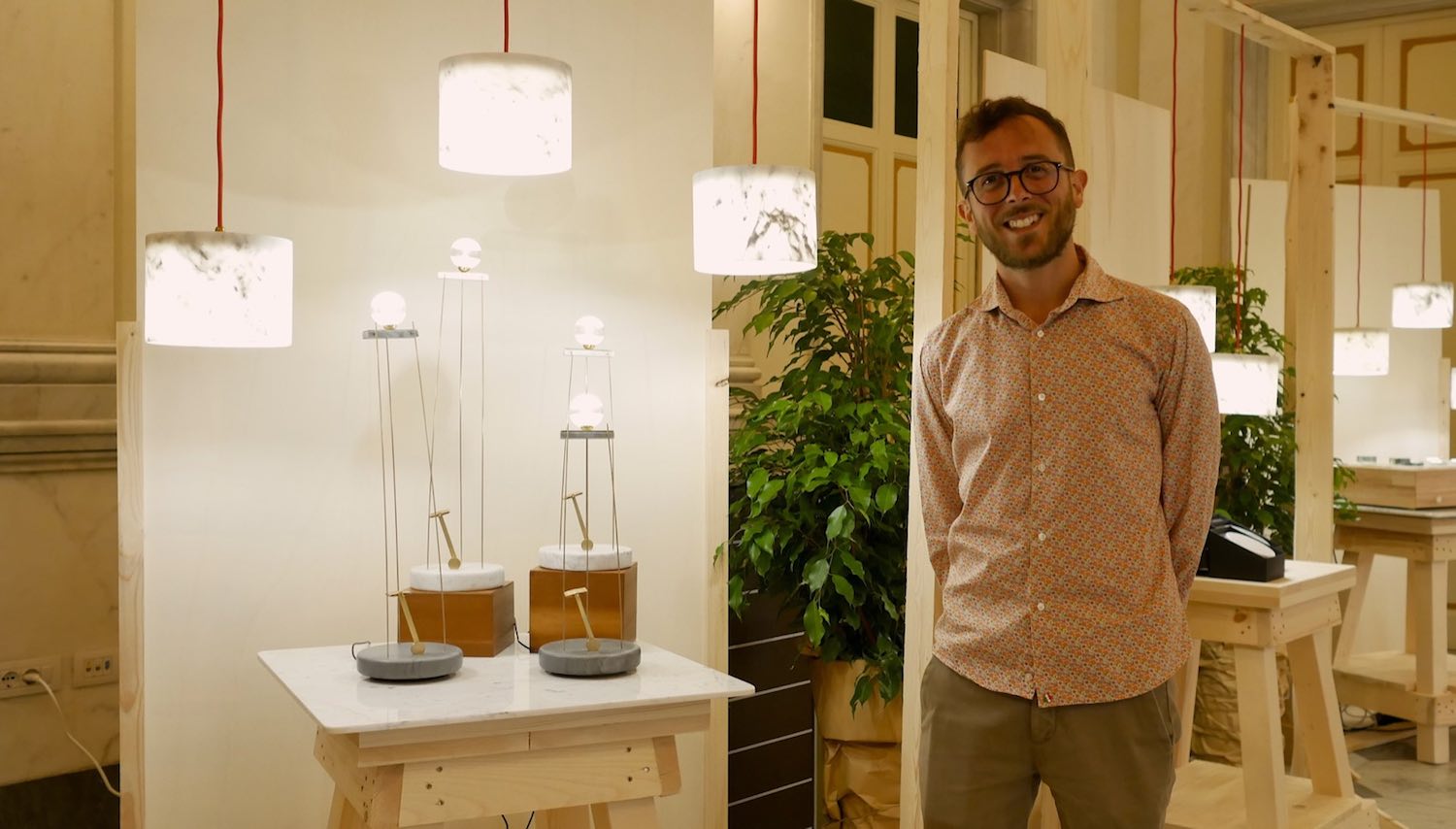 Niccolò Garbati è il giovane designer toscano di Carrara, fondatore di Progetto99 Stone Design e creatore del Wireless Charging Pad