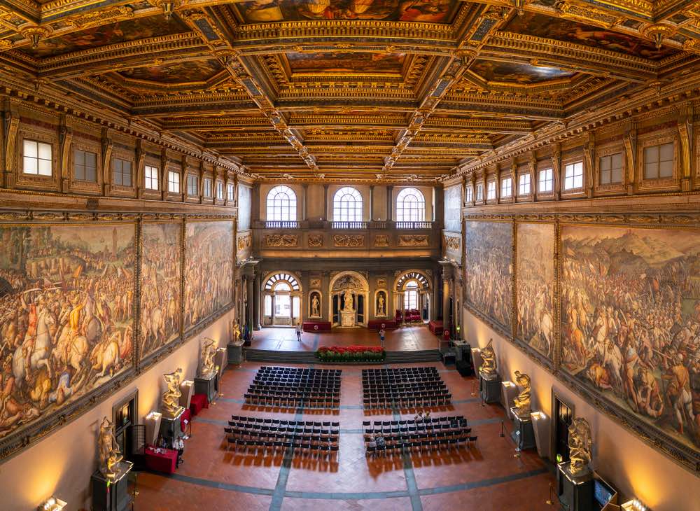 Il Salone dei Cinquecento a Palazzo Vecchio fa parte degli itinerari nella Firenze alchemica.