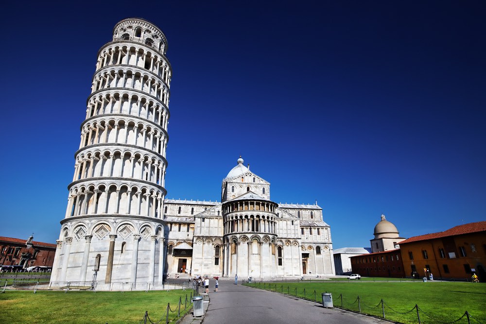 La Torre di Pisa, si trova in Piazza dei Miracoli ed è il campanile del Duomo di Pisa.