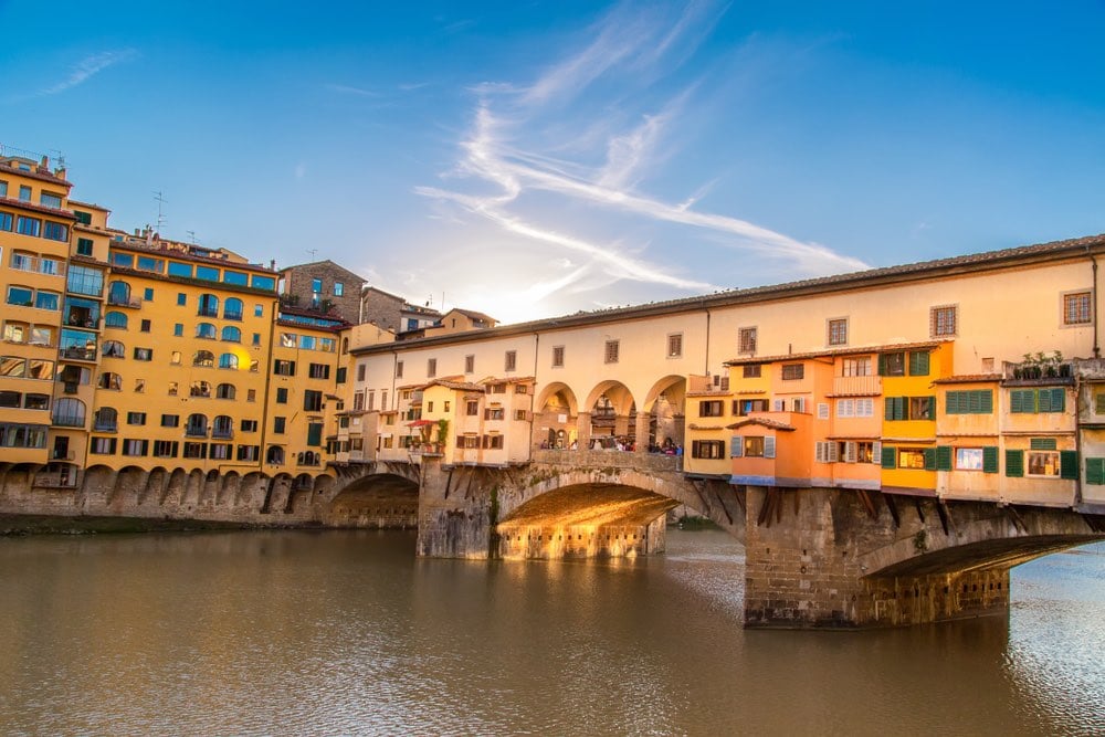 Ponte Vecchio rappresenta perfettamente l'espressione fiorentina "Uscio e Bottega"