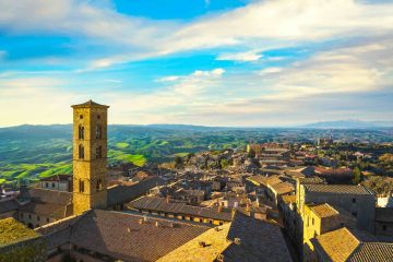 Volterra si trova in Val d'Elsa, uno dei territori più belli della Toscana.