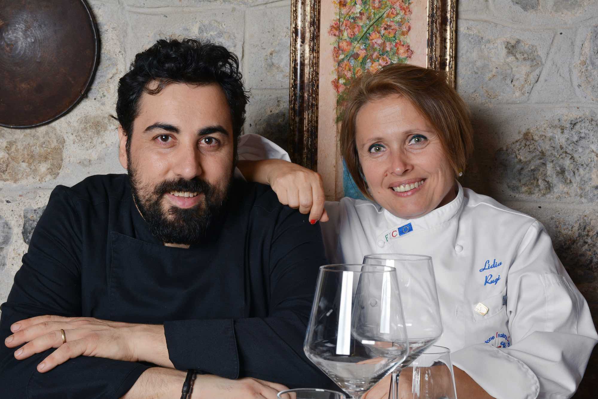 Lidia Rugi e lo chef del risotrante Perucà a San Gimignano