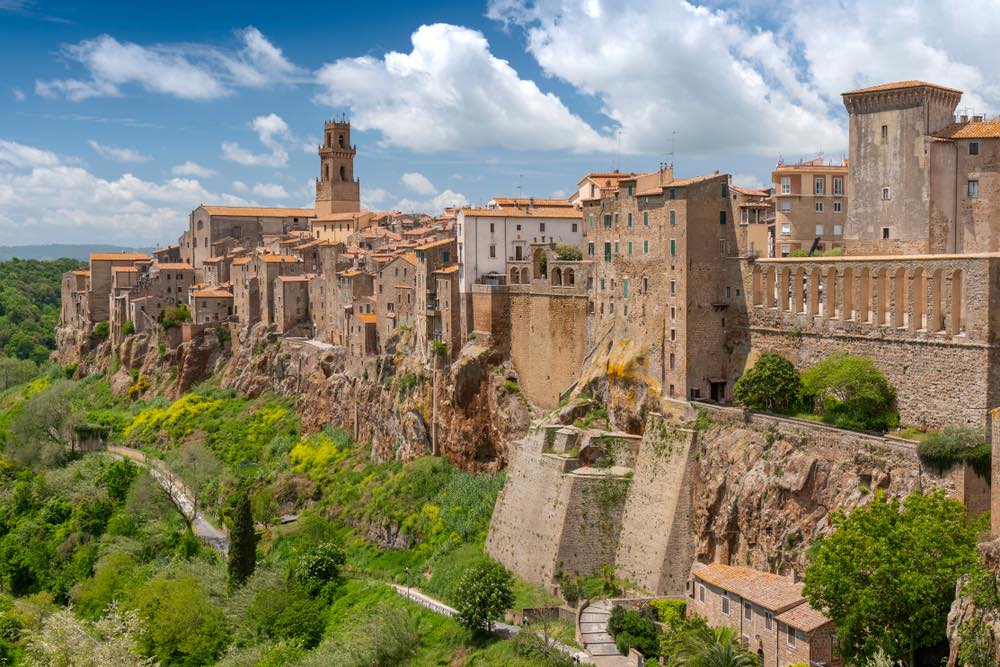 Pitigliano, detta la "piccola Gerusalemme di Toscana, si trova nell'Area del Tufo nella Maremma grossetana