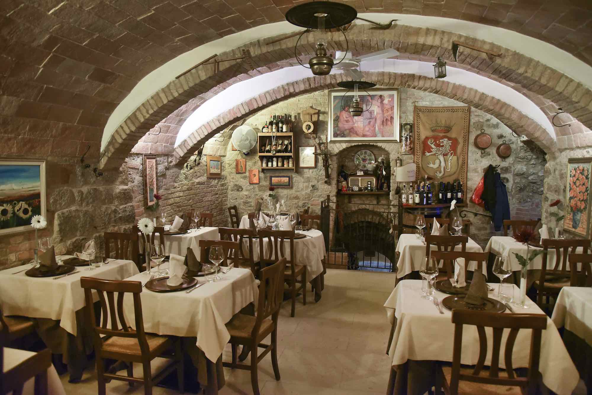l'interno del ristorante Peruca a San Gimignano