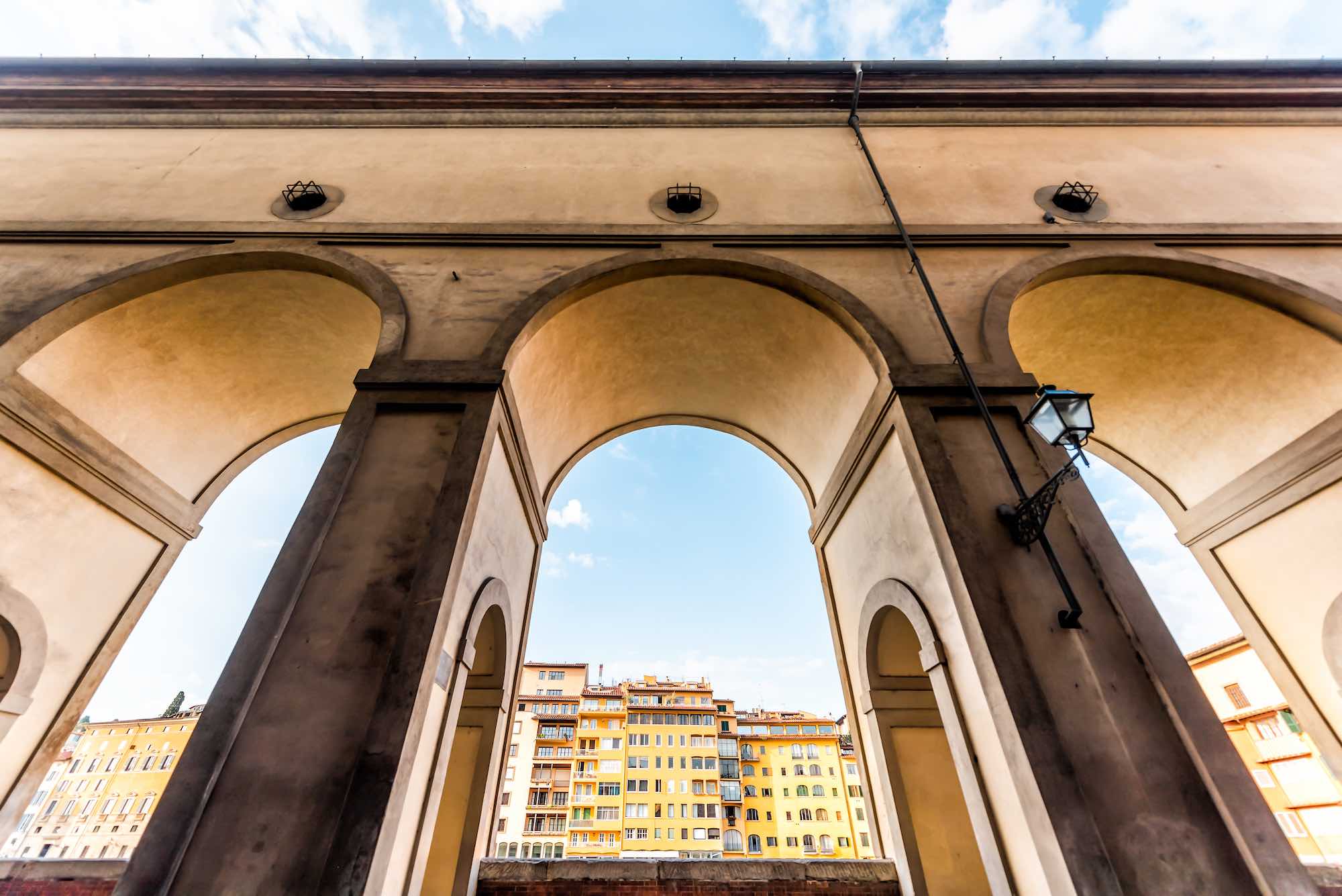 Il Corridoio Vasariano a Firenze nei pressi di Ponte Vecchio