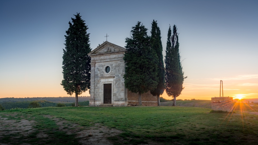 La Cappella della Madonna di Vitaleta in Val d'Orcia è uno dei luoghi simbolo della Toscana.