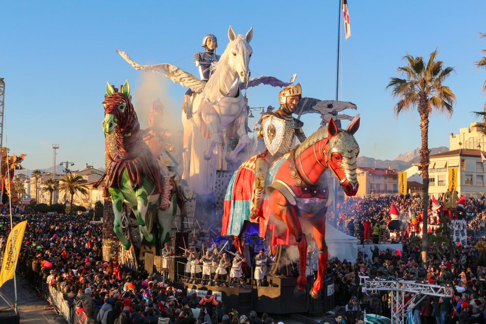 Il Carnevale di Viareggio è il Carnevale in Toscana più importante e conosciuto.