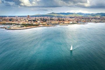 Livorno vista dall'alto dal mare