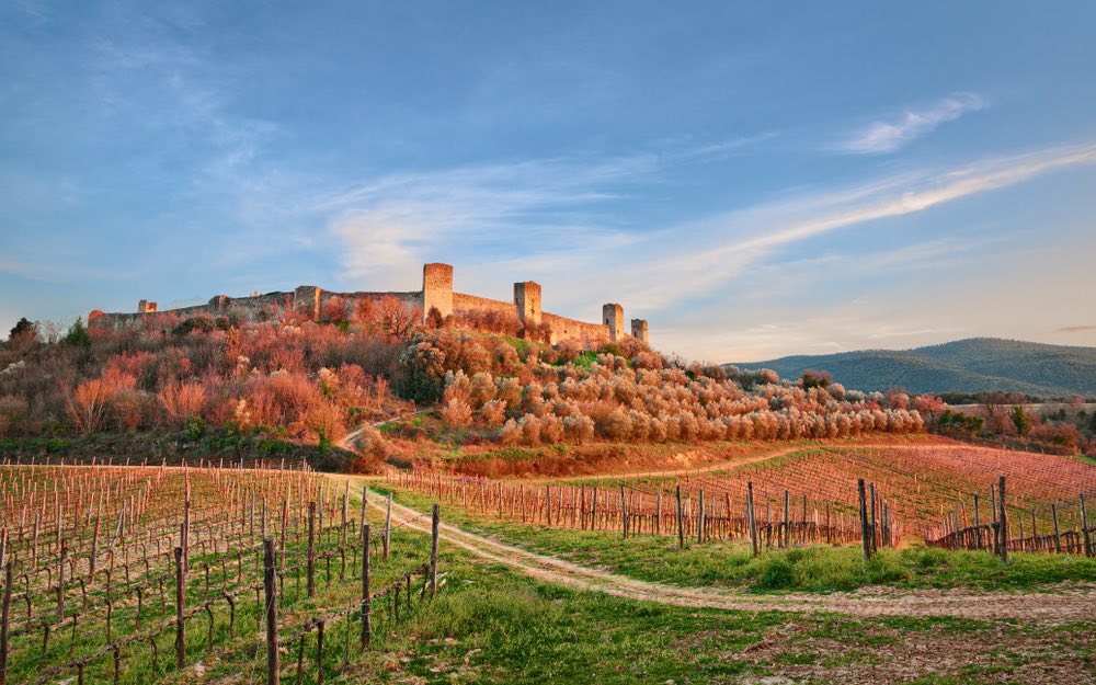 Monteriggioni, borgo fortificato in Toscana