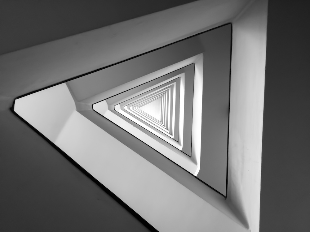 Triangoli infiniti in bianco e nero