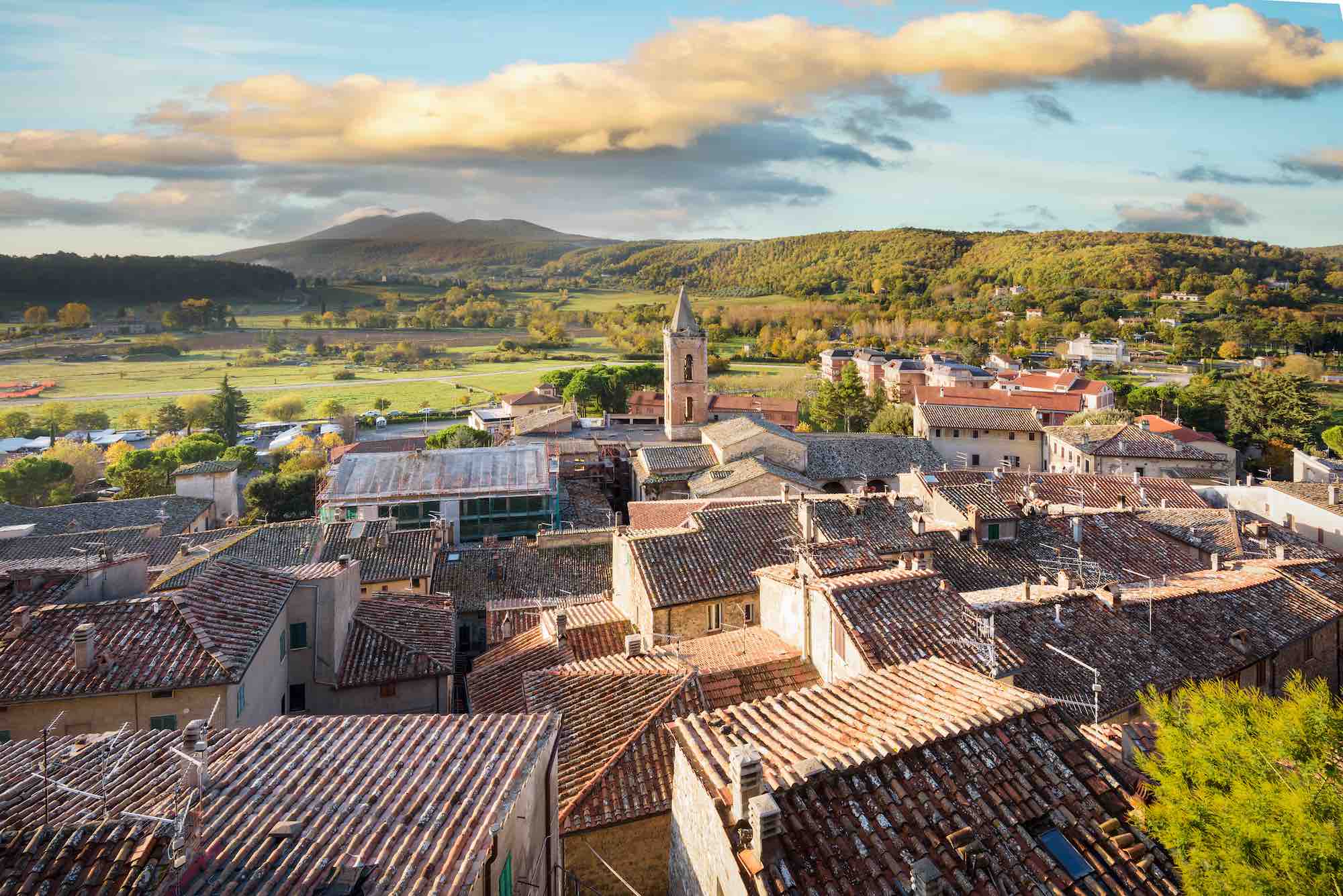 Vista di Sarteano, borgo in Toscana sul Monte Cetona