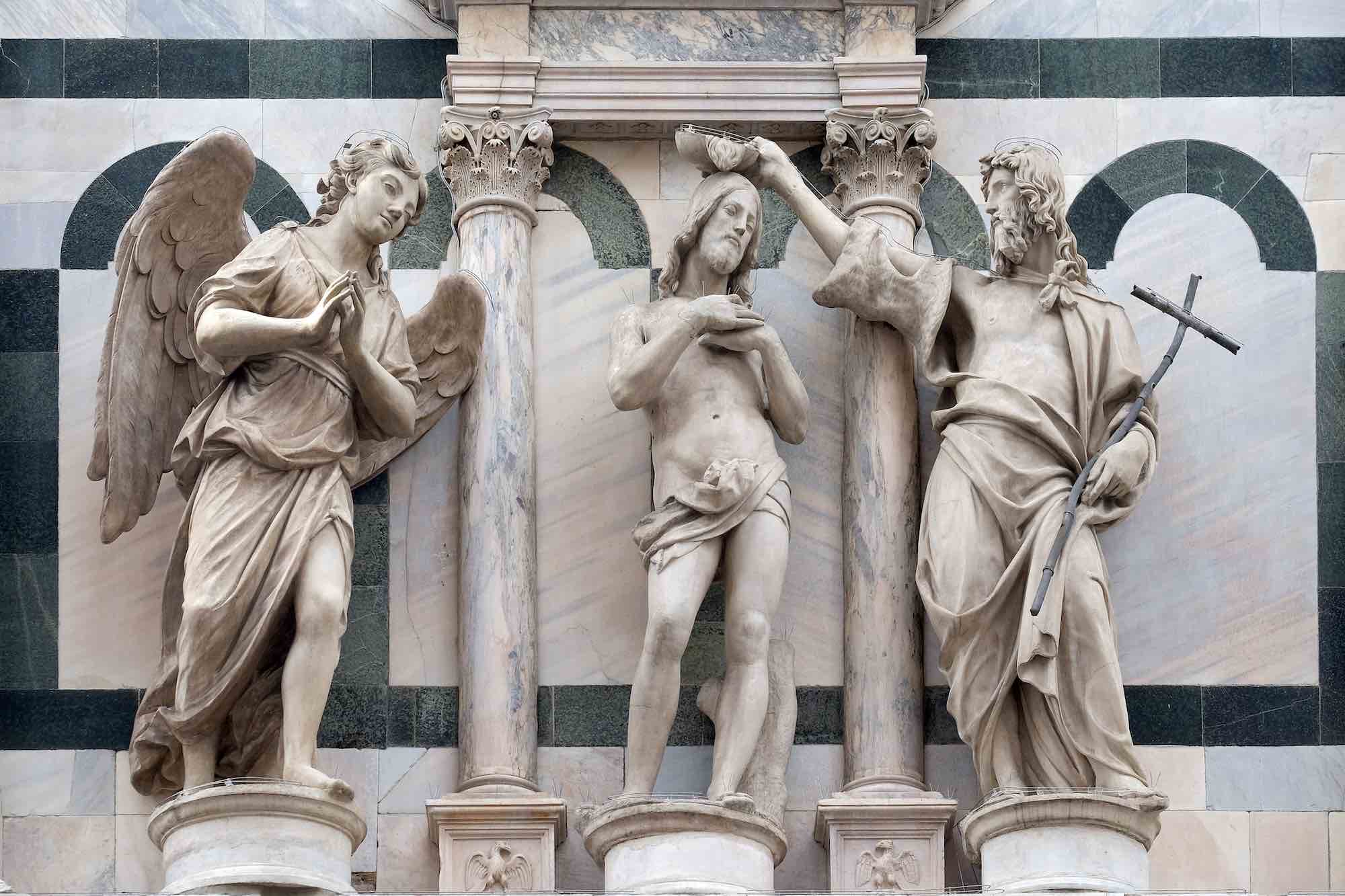Il battesimo di Gesù, sulla facciata del Battistero di Firenze
