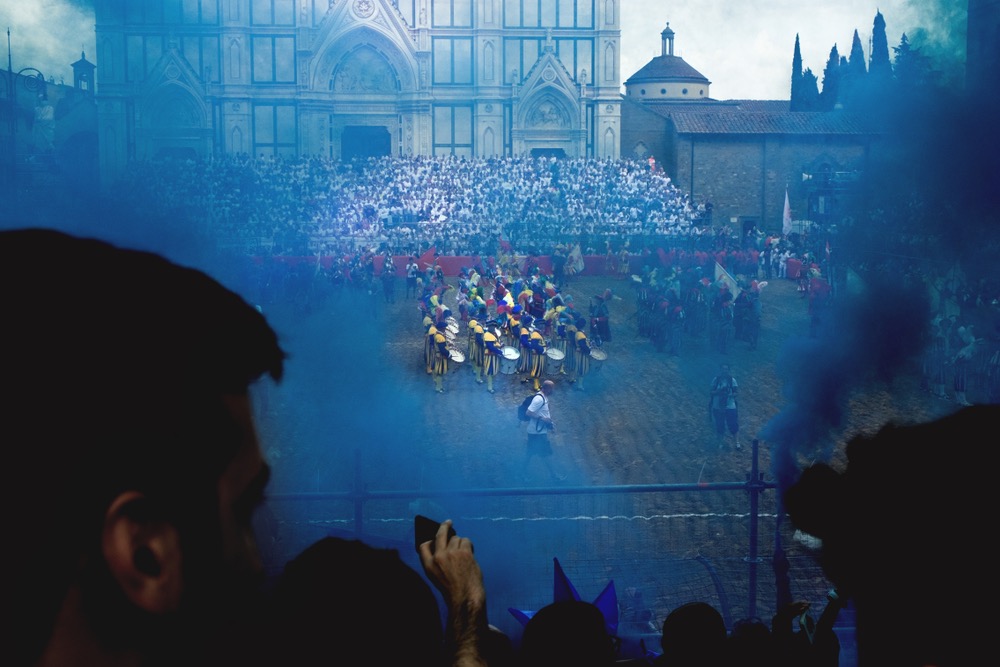 La finale del calcio storico fiorentino si tiene la sera del 24 giugno prima dei Fohi di San Giovanni