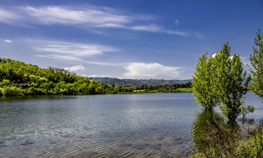 Lago di Bilancino in Mugello, uno dei laghi di Toscana balneabili