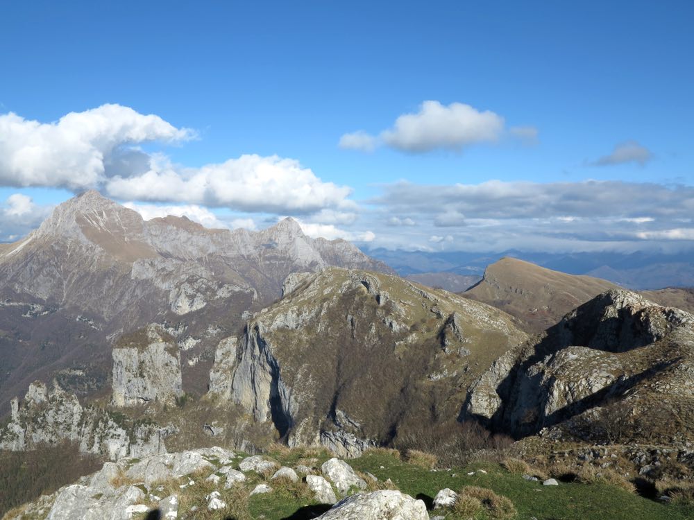 La Pania della Croce è una montagna toscana sulle Alpi Apuane