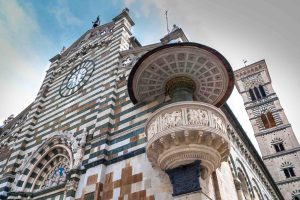 Il pulpito di Donatello e Michelozzo sulla facciata del Duomo di Prato