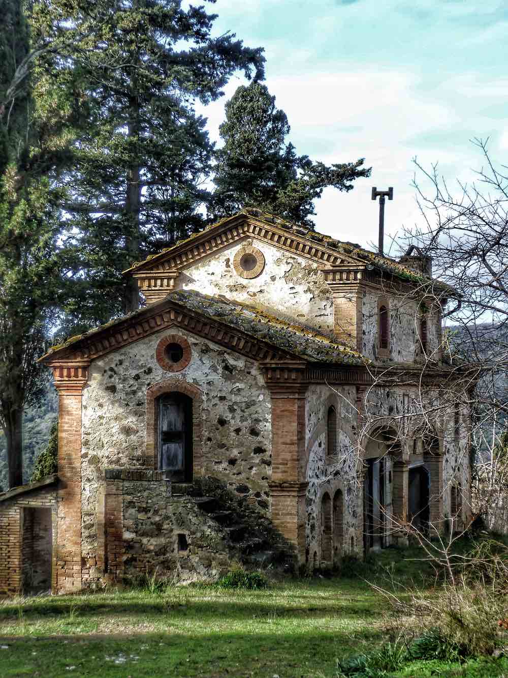 Chiesa abbandonata a Buriano