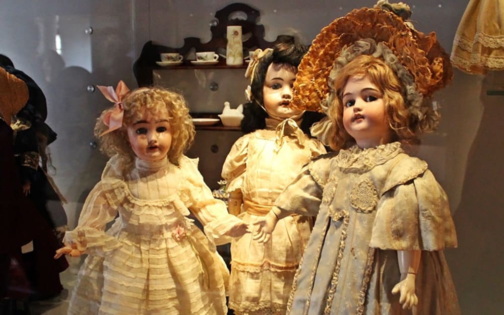 Bambola della collezione Maria Micaelli al Museo Artistico della Bambola di Suvereto