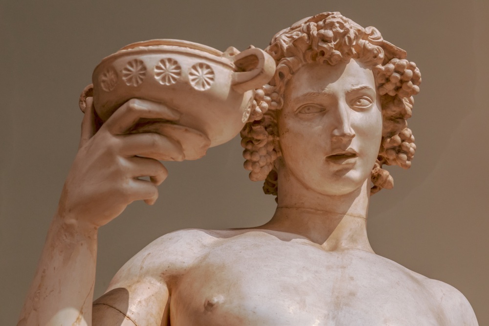 Antica statua greca di Dionisio, dio del vino