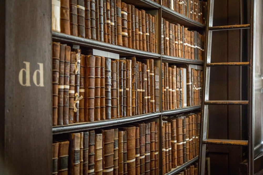 Antichi volumi al Trinity College di Dublino