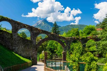 Antico acquedotto a Barga in Garfagnana, zona della Toscana