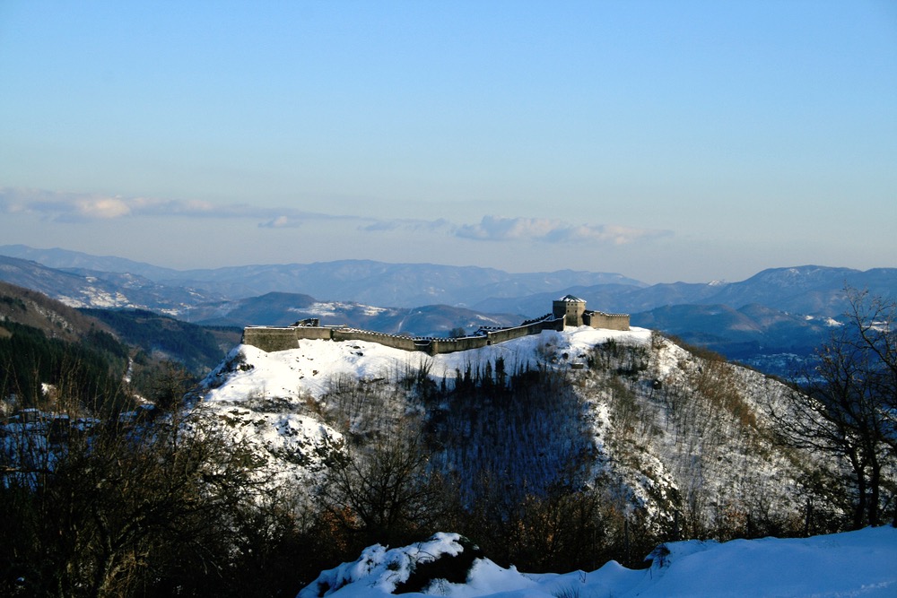 La Fortezza delle Verrucole, in Garfagnana, sotto la neve
