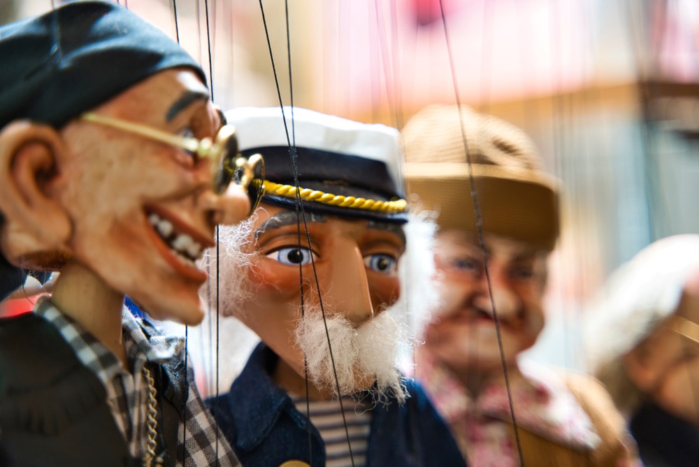 Marionette di legno di personaggi buffi