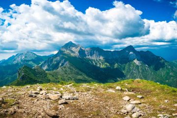 La montagna dell'Omo Morto in Garfagnana tra la Pania Secca e la Pania della Croce