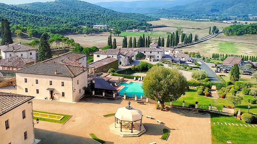 Veduta dall'alto de La Bagnaia Golf Resort in Toscana, gruppo Hilton Hotel 