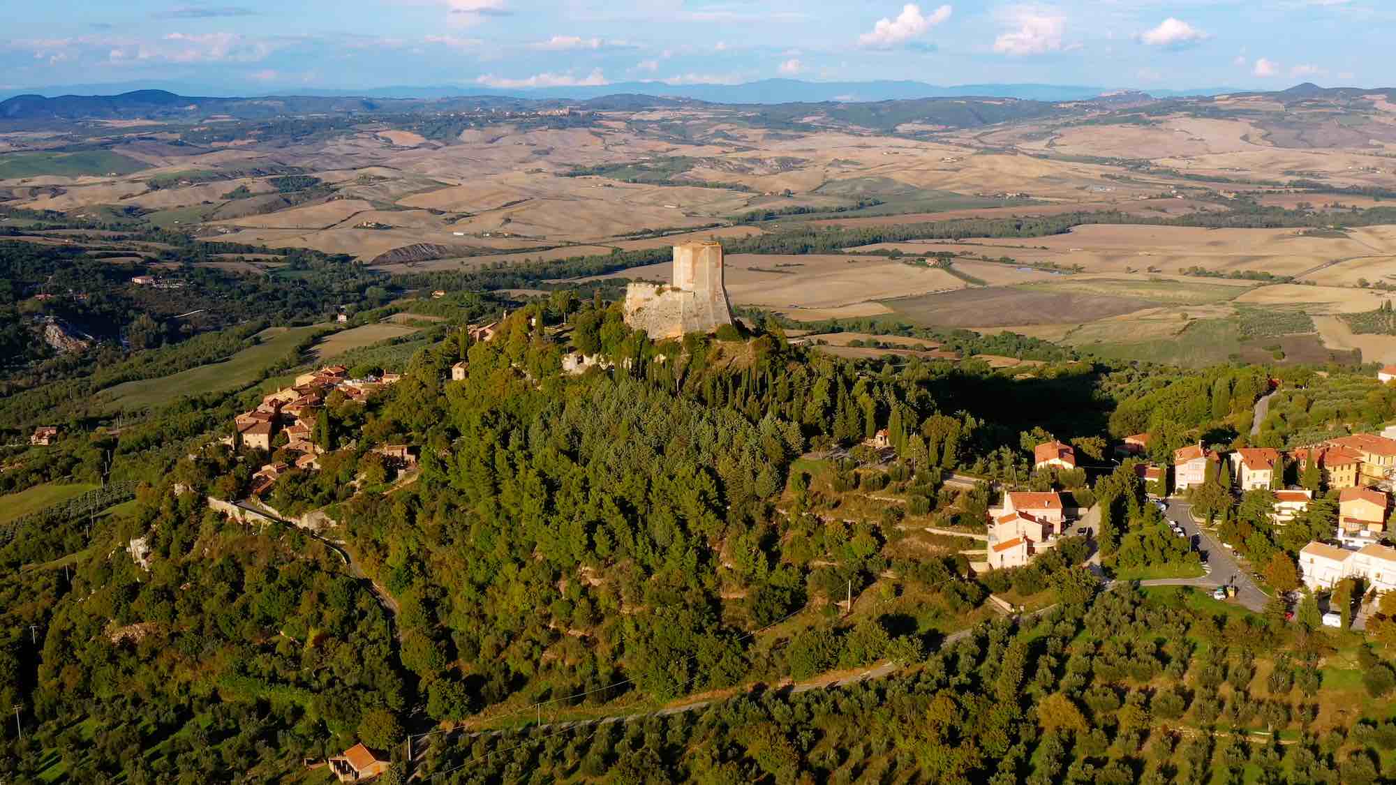 La Rocca a Tentennano nel piccolo borgo di Rocca d'Orcia in Toscana