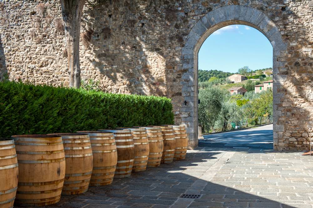 Porta del borgo fortificato di San Gusmè nel Chianti Classico