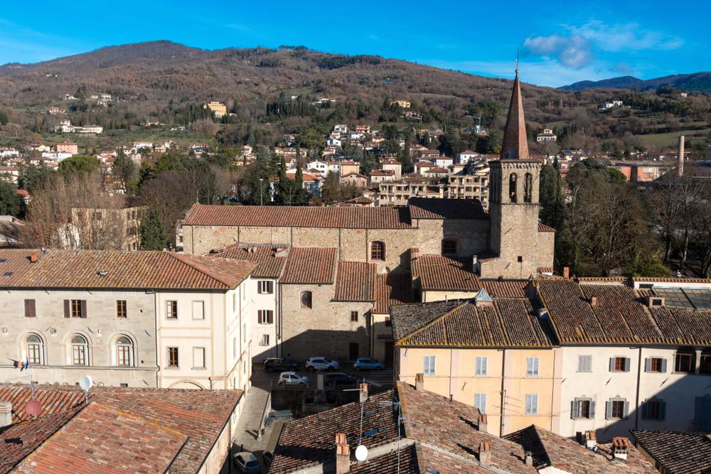Classico campanile a punta a Sansepolcro, famoso per i dipinti di Piero della Francesca