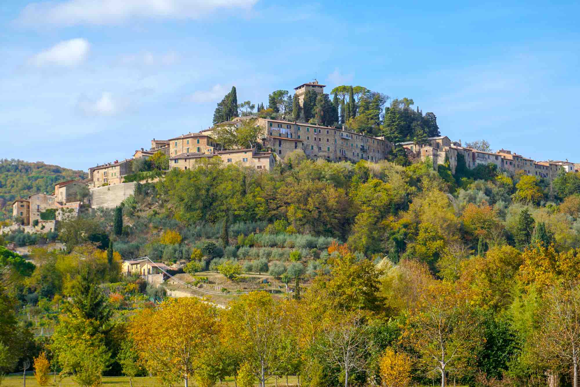 Cetona è un borgo toscano vicino a Chianciano e al confine con l'Umbria