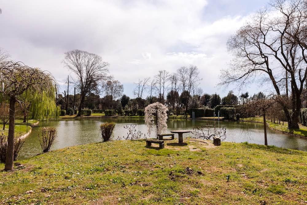 Lago e giardini della Villa Reale di Marlia in provincia di Lucca