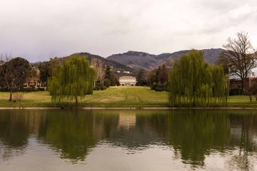 Il lago e Villa Reale di Marlia in provincia di Lucca