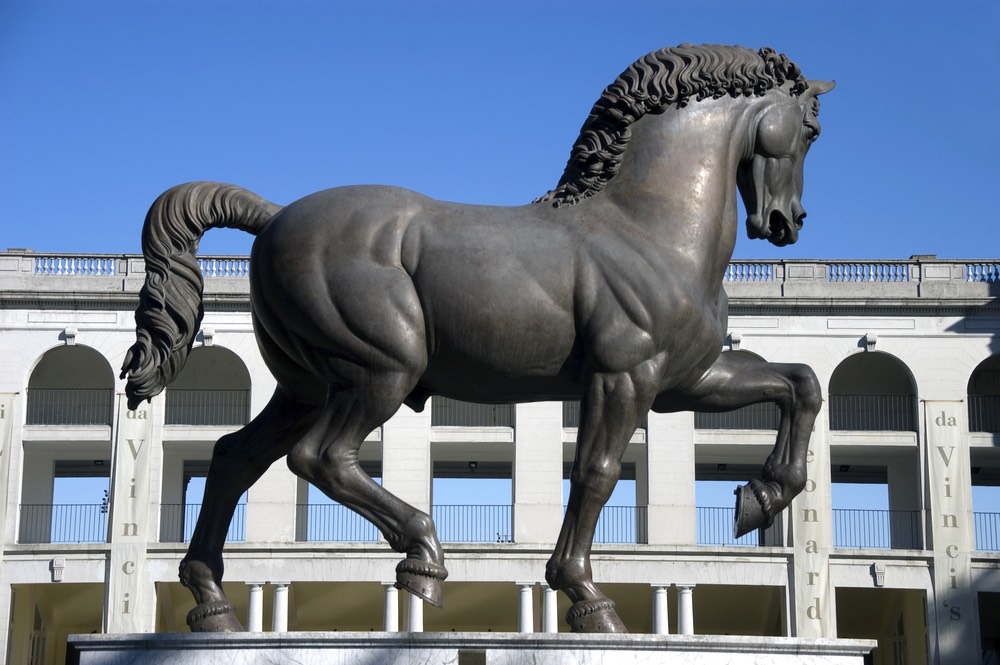 La più grande statua equestre del mondo si trova a Milano ed è opera di Leonardo da Vinci