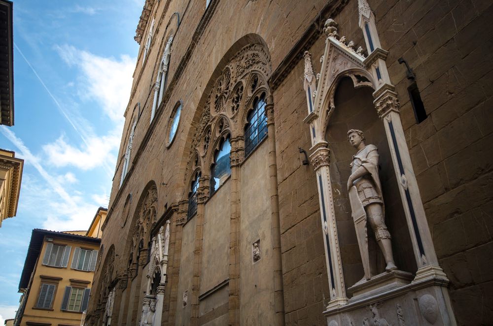 Statua San Giorgio a opera di Donatello sulla facciata di Orsanmichele, Firenze