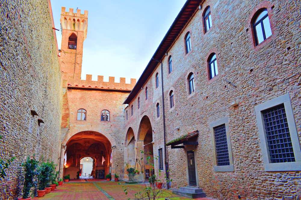 La torre di Scarperia, borgo toscano in Mugello