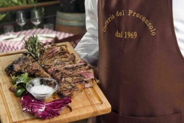 Bistecca alla fiorentina all'Osteria del Proconsolo, ristorante toscano nel centro di Firenze