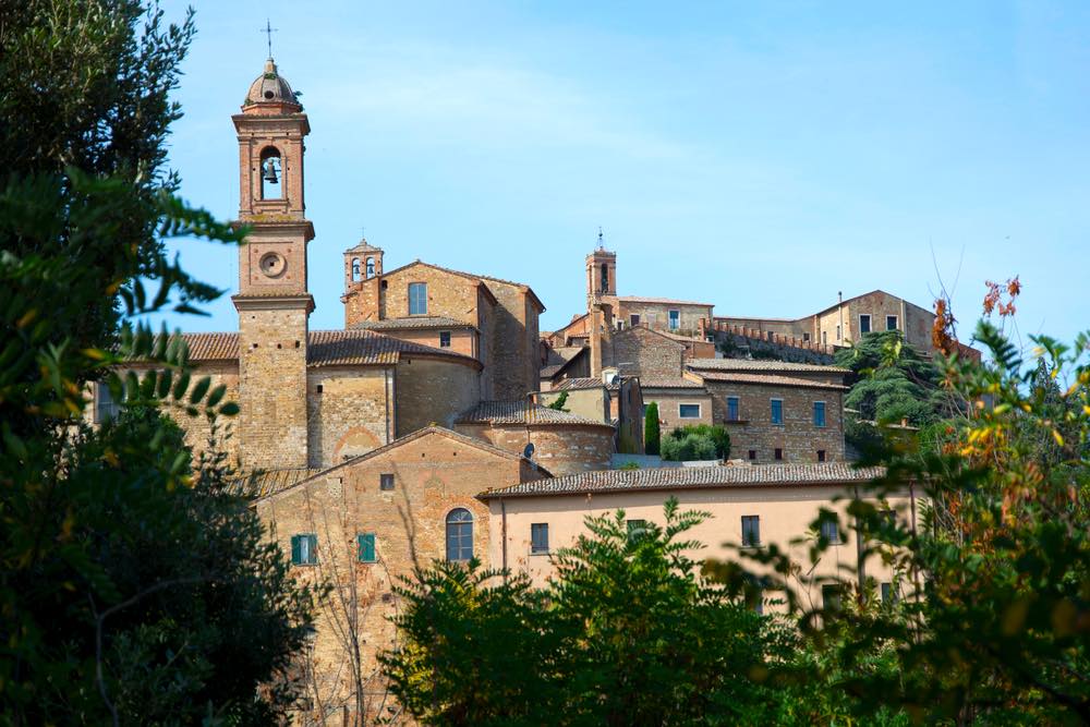 Chiese e palazzi nel borgo di Montepulciano in Toscana