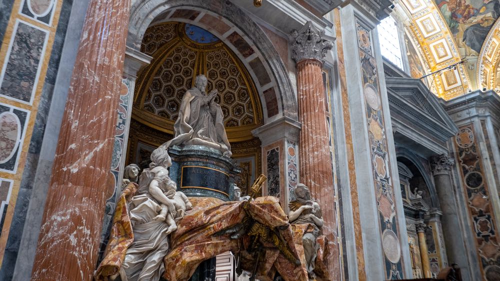 Tomba di Papa Alessandro VII nella Basilica di San Pietro a Roma