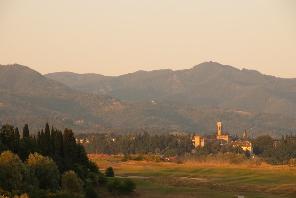 Il borgo di Scarperia in Mugello è tra i borghi montani più belli della Toscana