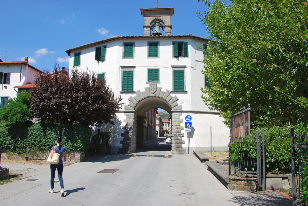 Porta di Firenzuola, borgo in Toscana