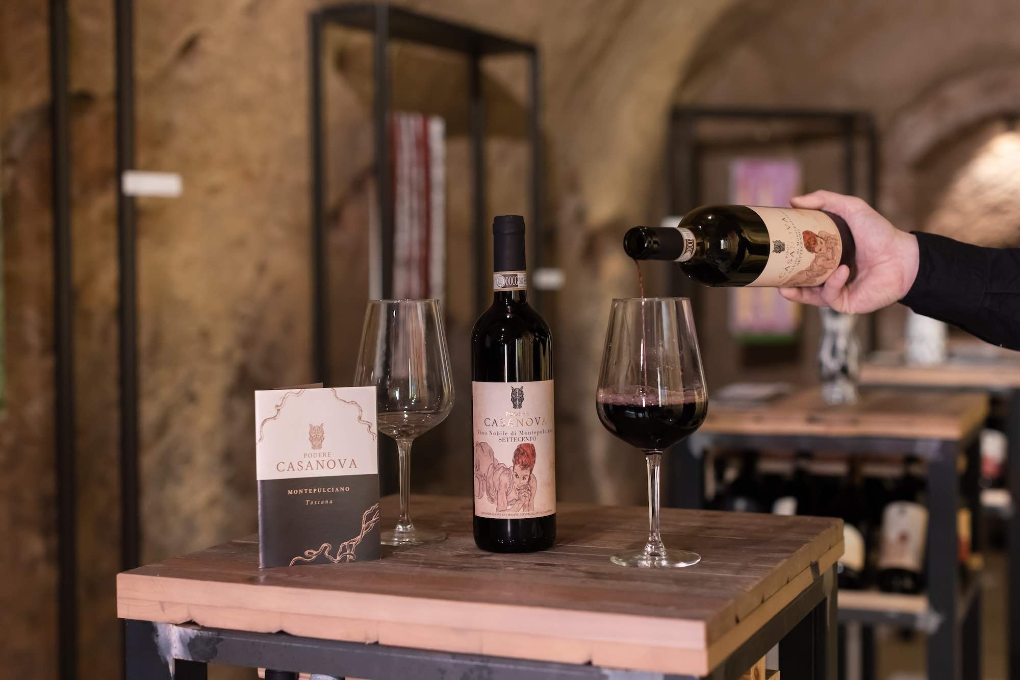 Bottiglia del vino "Settecento" del Podere Casanova, azienda vitivinicola a Montepulciano