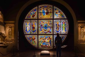 Vetrata del Duomo di SIena fatta con vetro colorato