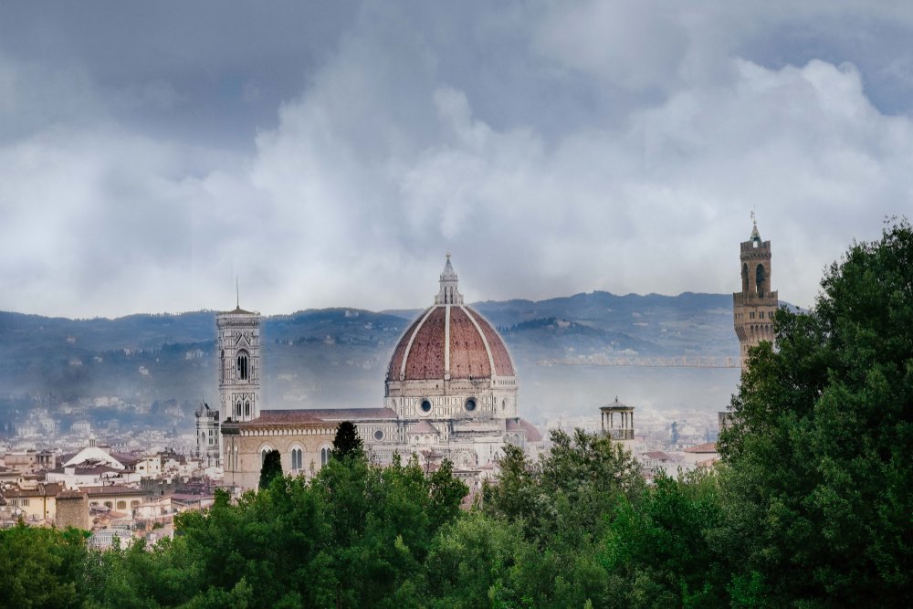 Vista sul Duomo di Firenze in una giornata di pioggia