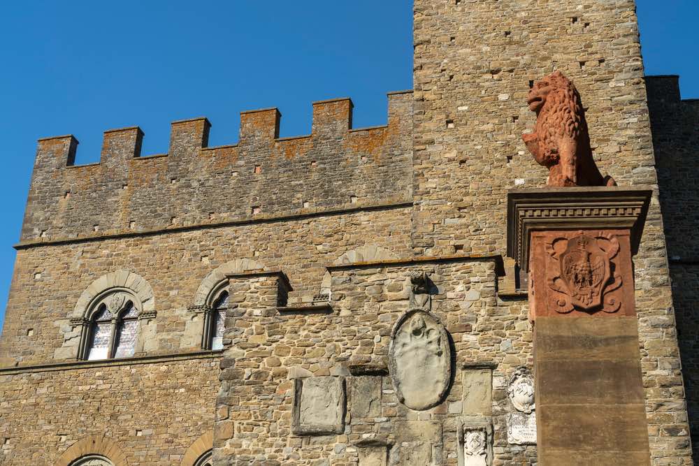 Il leone all'ingresso del Castello di Poppi in Casentino